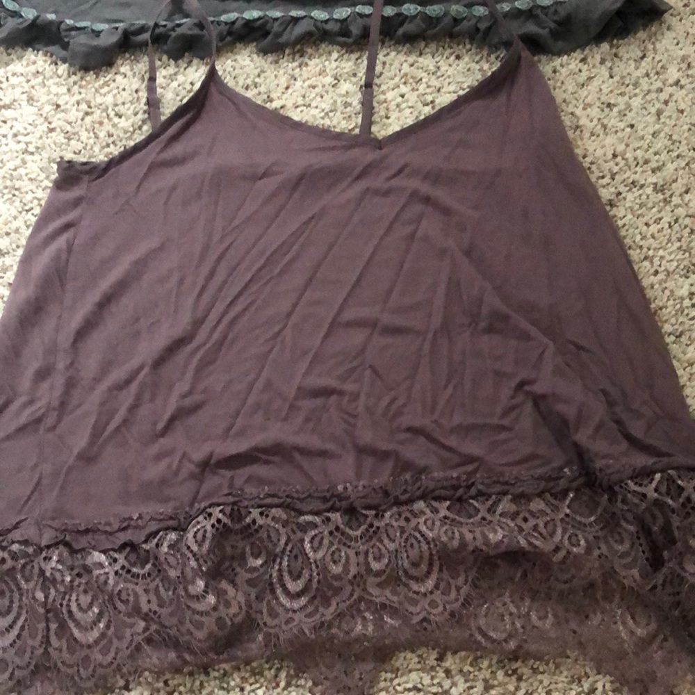 Tank tops - Picture 2 of 3